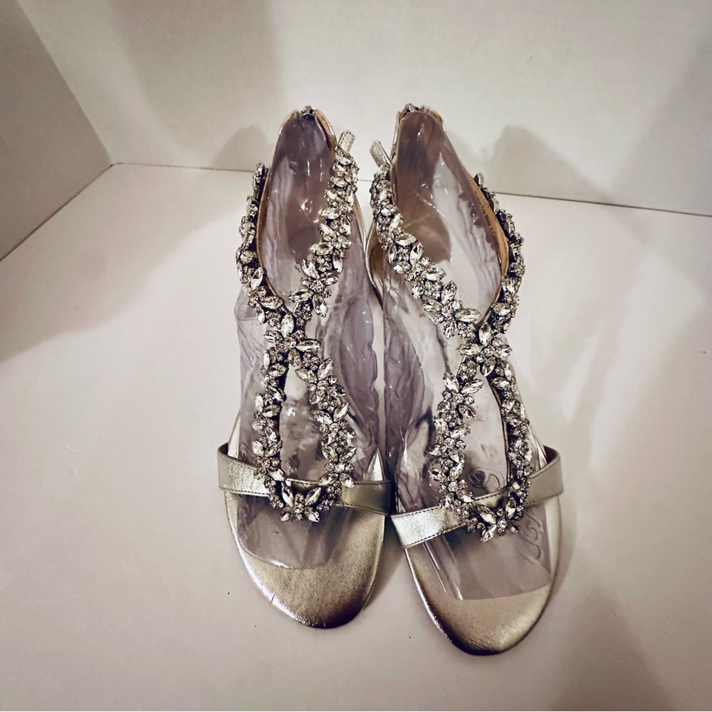 Badgley Mischka Embellished Feather Crystal  Rhinestone Flat Sandals Womens Sz 9